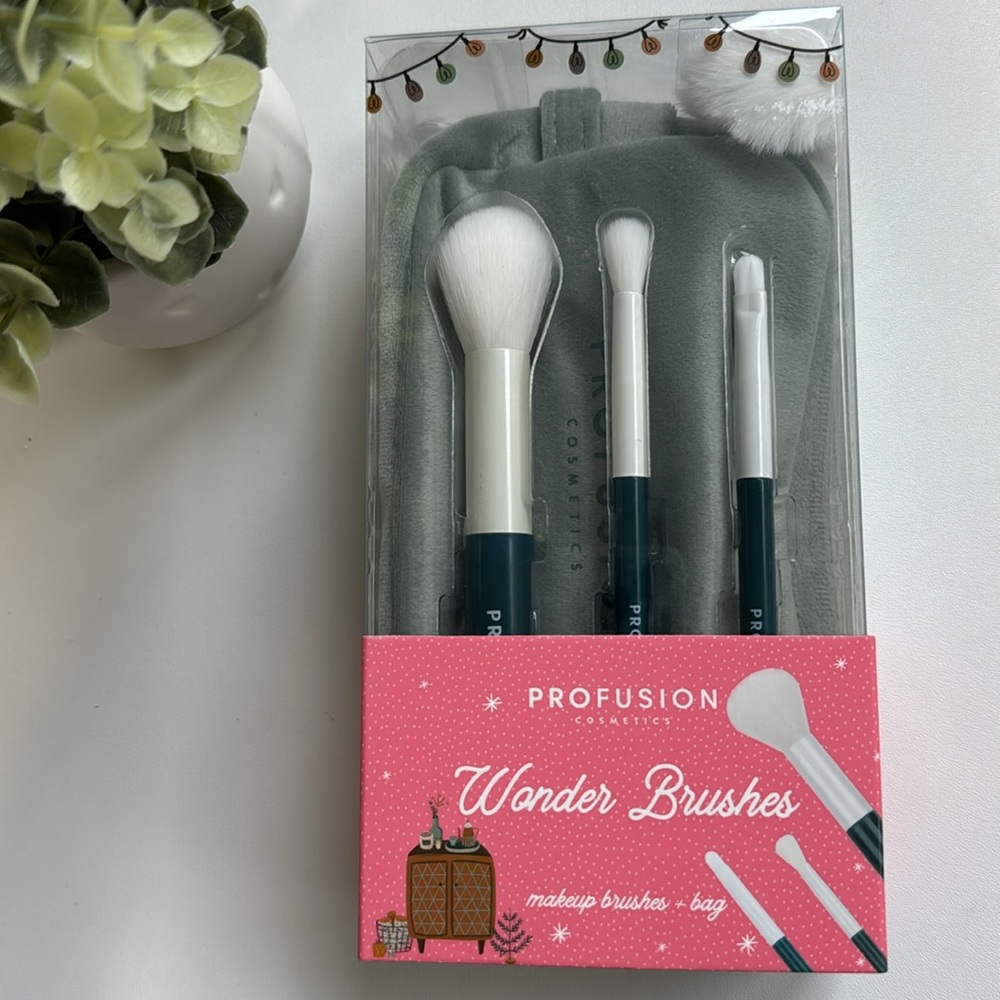 Profusion Wonder Makeup Brushes and Bag